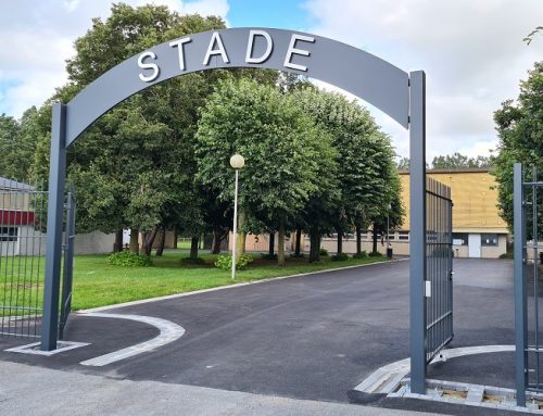 En mars, la tribune du stade commence sa transformation