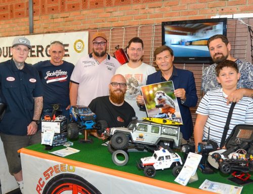 Courses de traîneaux radio-commandés pendant le Marché de Noël