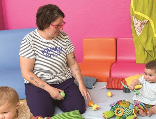 Portrait d’une assistante maternelle dévouée à son métier